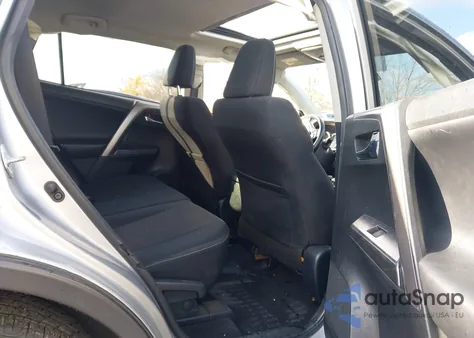 2018 Toyota Rav4 Xle z USA, uszkodzony, nr VIN JTMRFREV8JJ252606